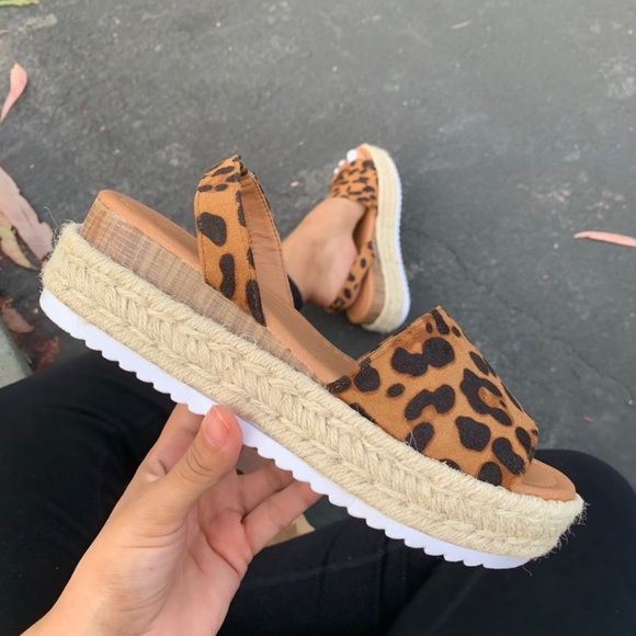 Leopard print sandals - Picture 2 of 7